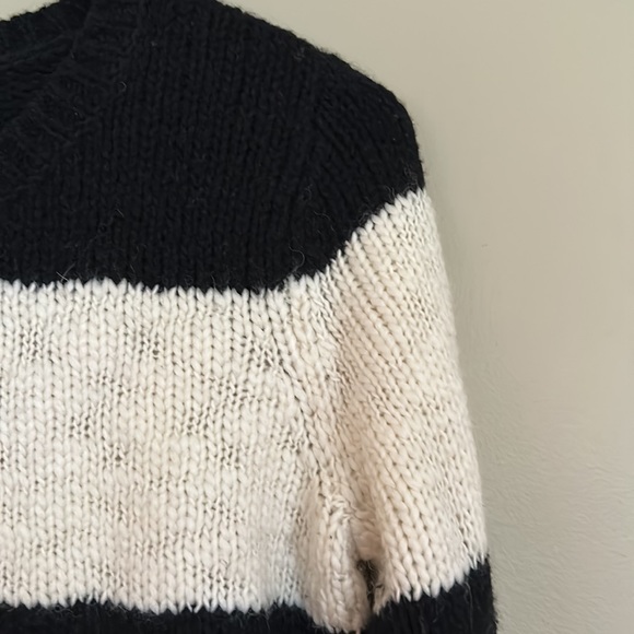 Loft 💕host pick💕super black/white cute sweater Small - Picture 5 of 12